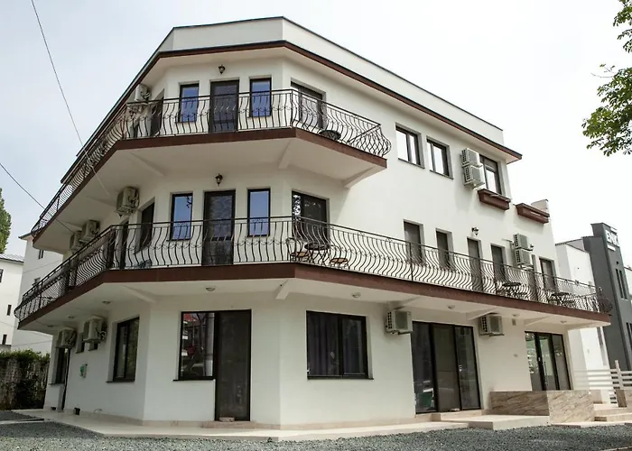 Guest house Flora 4*